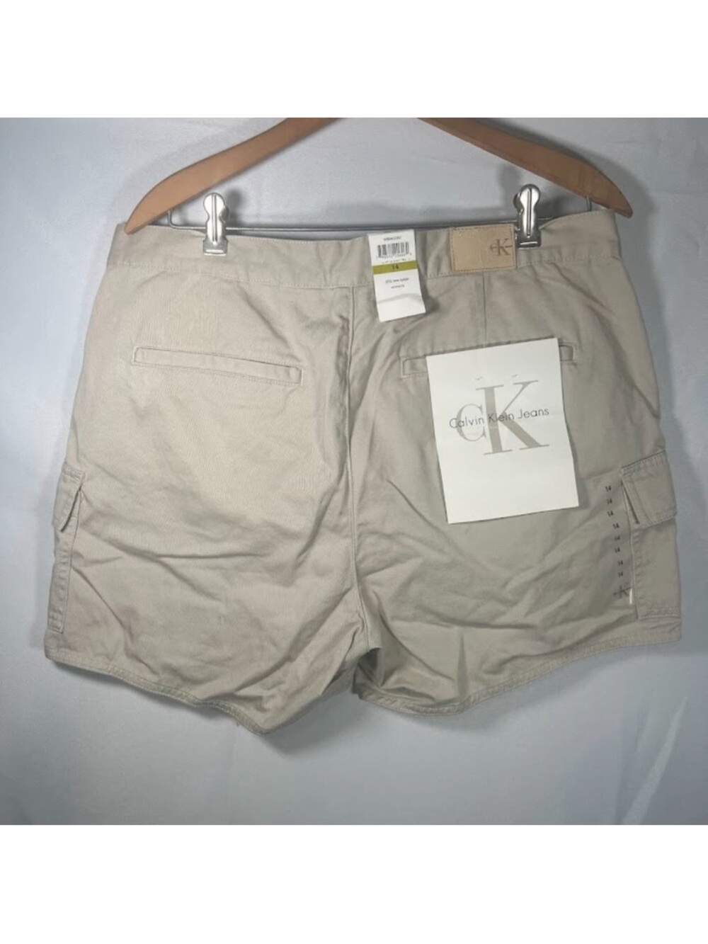 Women’s Calvin Klein Jeans Beige Cargo Shorts. NWT, 14